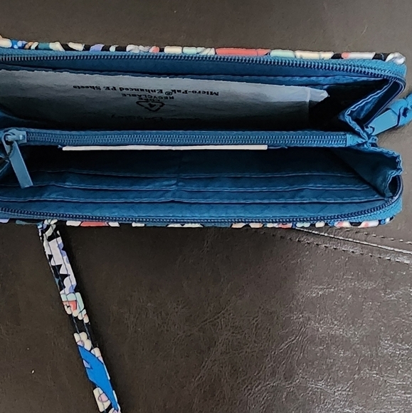 Vera Bradley RFID Accordion Wristlet - Picture 6 of 7